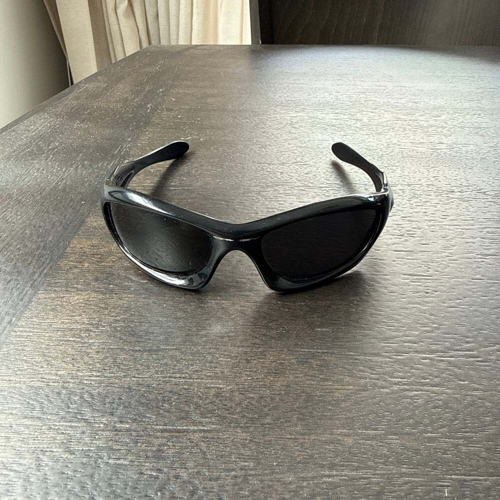 Oakley Monster Dog Vintage Polished Black/Polarized Black sunglasses